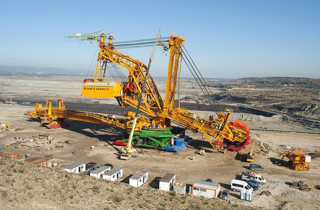 Tryskání vodou a celoplošný antikorozní nátěr kolesového rypadla KU800